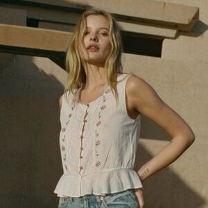 Doen White Buttoned Peplum Tank Top